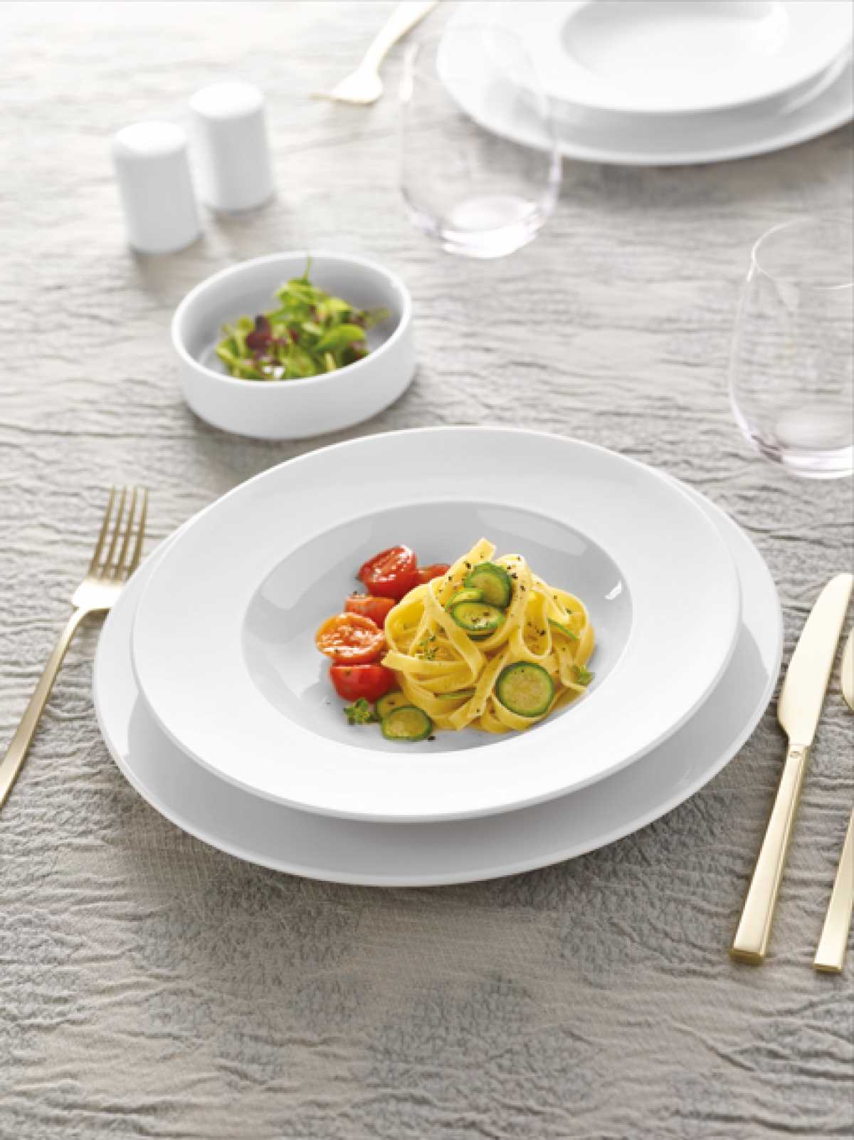 Arthur Krupp Omnia Flat Porcelain Plate